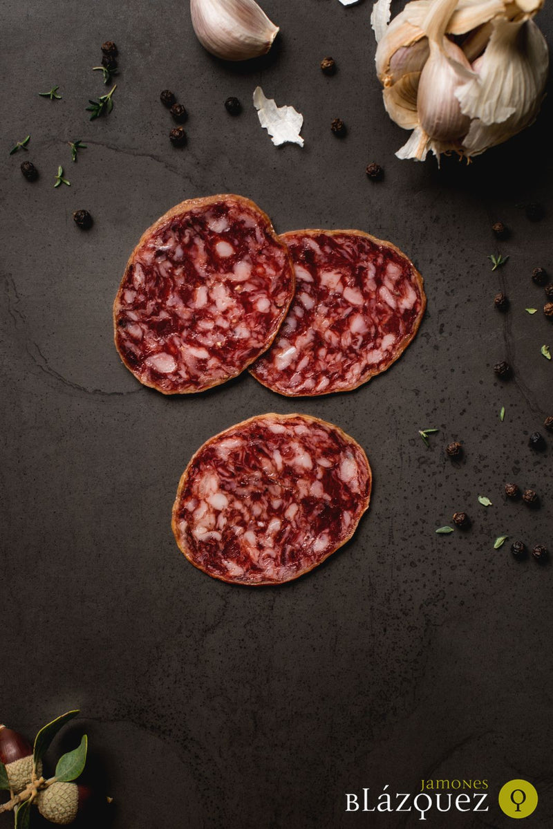 Iberische Wurst – Salchichón de Bellota auf Holzbrett
